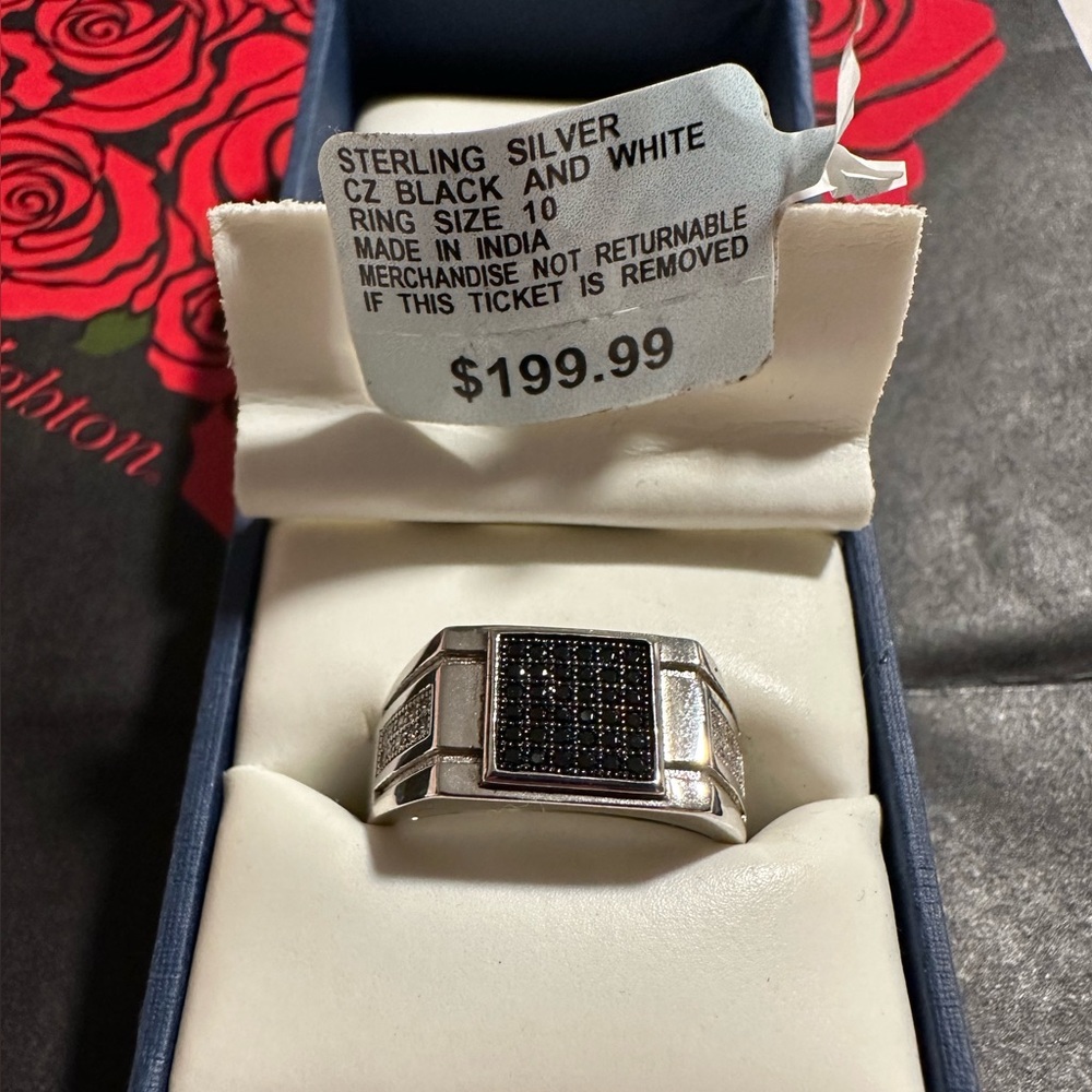 Mans Ring - Picture 3 of 3
